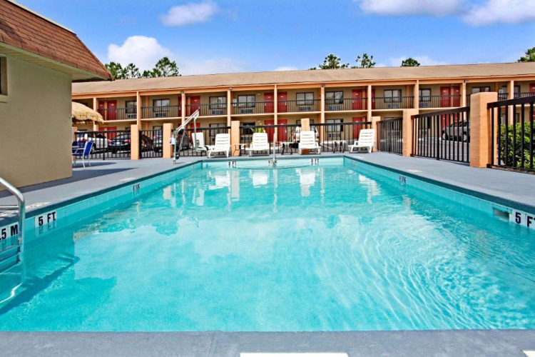 Super 8 by Wyndham Livermore