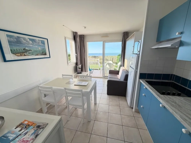 Apartment with sea view
