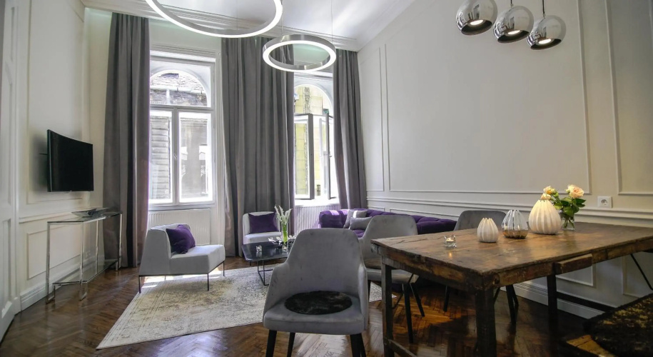 Opera Apartment with Garage, 2BR & 2BTH, AC