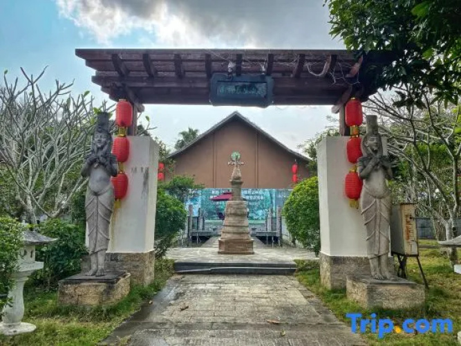 Xinglong Ramada Hot Spring Resort Wanning