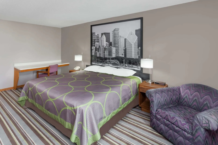 Watseka 24 Inn & Suites