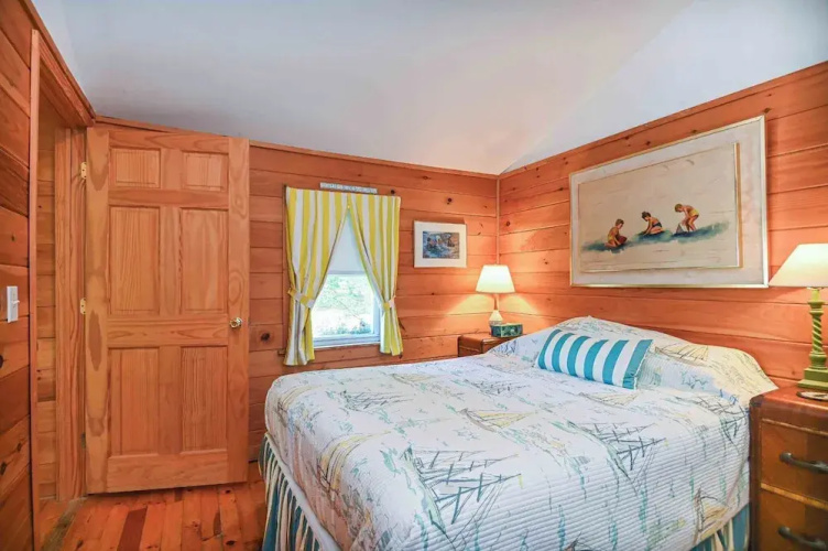 Cozy Cottage w/ Pool, BBQ and Outdoor Seating!