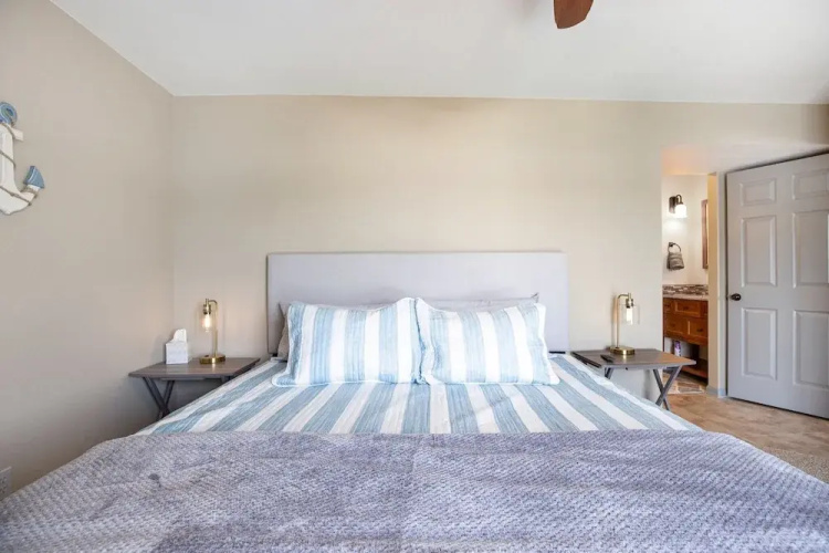 Private Lakefront Pool, Amazing Dock Sleeps 26