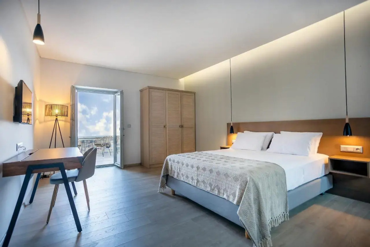 Armantanis Luxury Suites