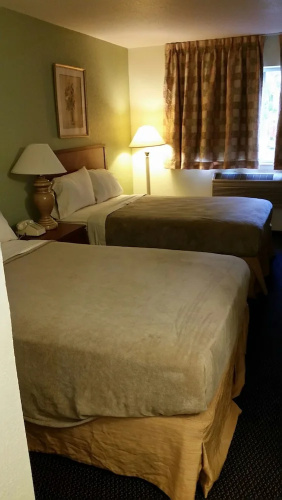 Riverwalk Inn & Suites