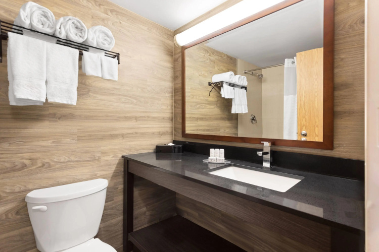Ramada by Wyndham Lindsay photo 11