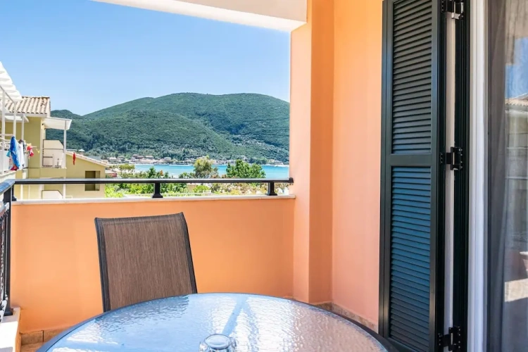 Standard Triple room with balcony and with partial sea view