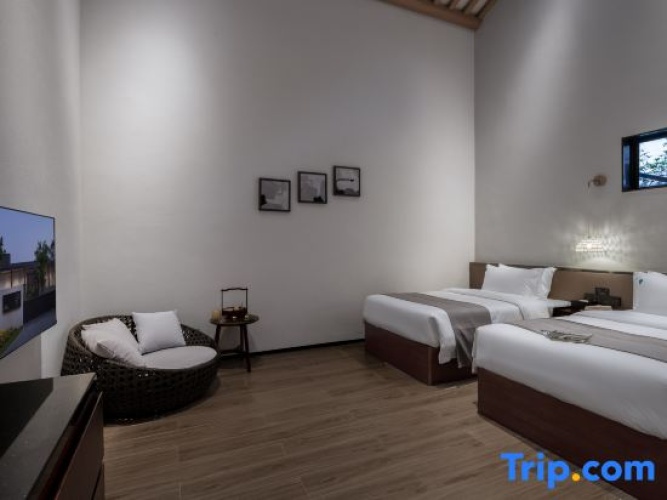 Standard Double room with land view