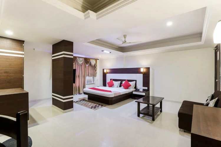 Oyo 26315 Hotel Alpha