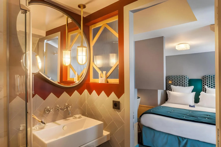 Handsome Hotel