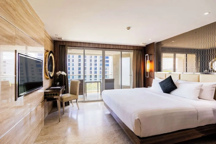 Deluxe Double room with balcony and with city view