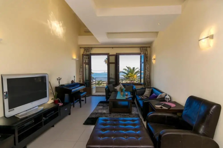George s Poet Maisonette