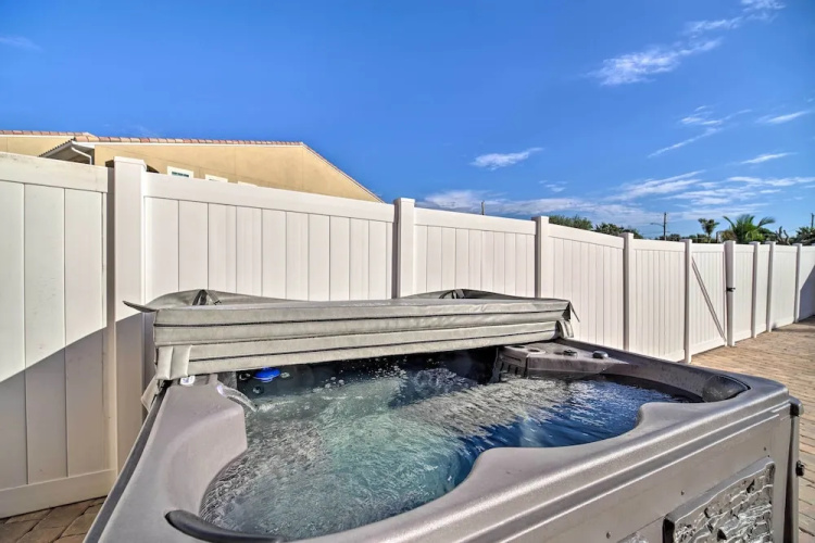 Upscale Florida Townhome - 1/2 Mi to Beach!