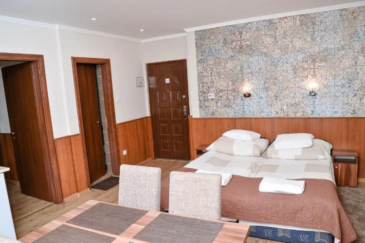 2 Bedrooms Apartment