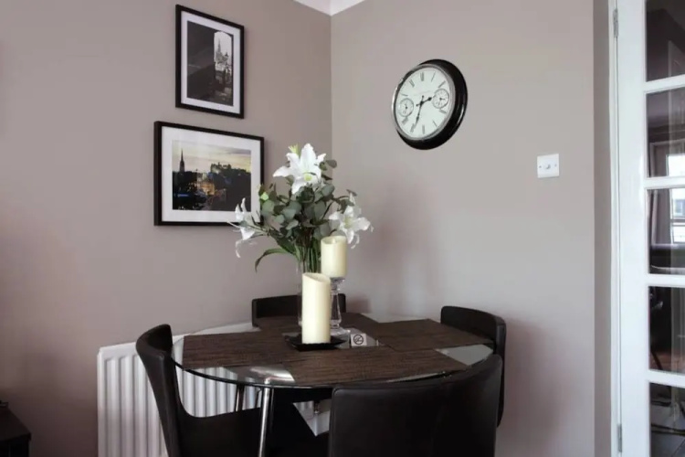 2 Bedroom Flat With Garage Parking