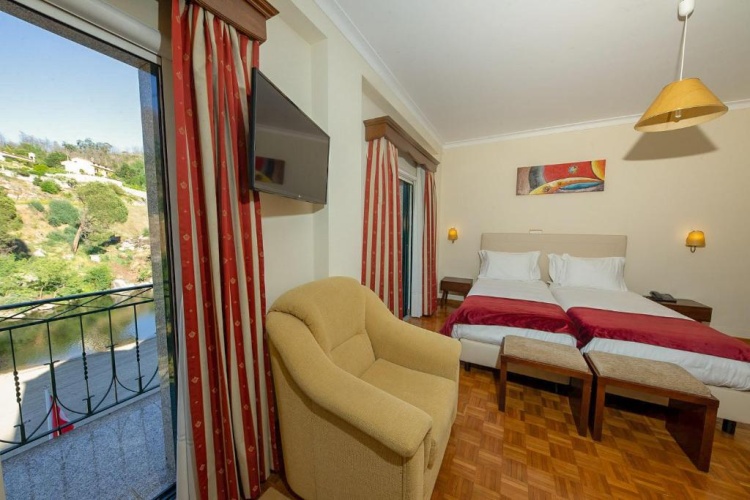 Standard Family room with river view