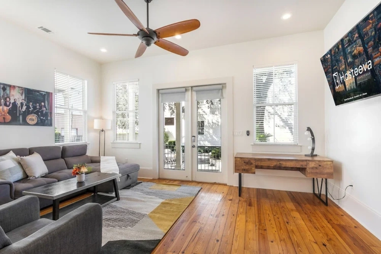 3 Bedrooms Luxury room with balcony and with courtyard view