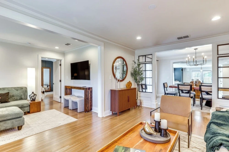 4 Bedrooms Cottage