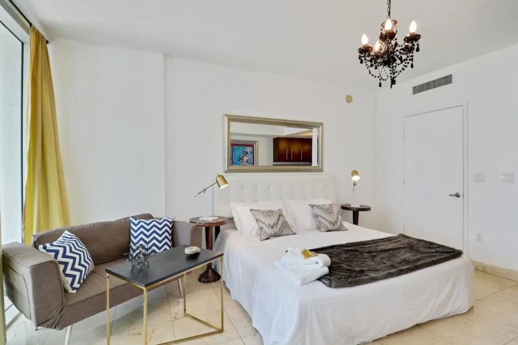 Posh Studio in Brickell by Sonder