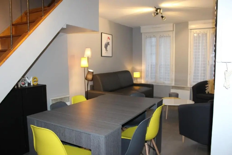 2 Bedrooms Apartment