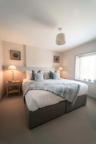 Deluxe Quadruple room with partial sea view
