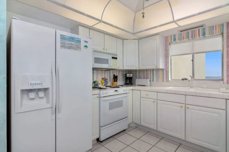 Shoreline 2096 Condo by RedAwning