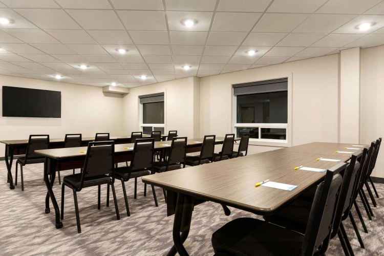 Days Inn By Wyndham Calgary North Balzac photo 10