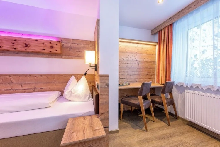 Standard Double room with balcony and with mountain view