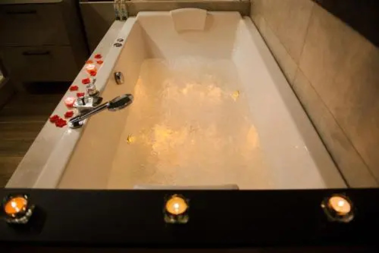 La Suite Romantique avec Jacuzzi au Cœur de Perpignan