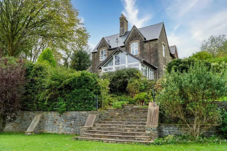 The Old Rectory - 5 Bedroom Holiday Home - Llanedi