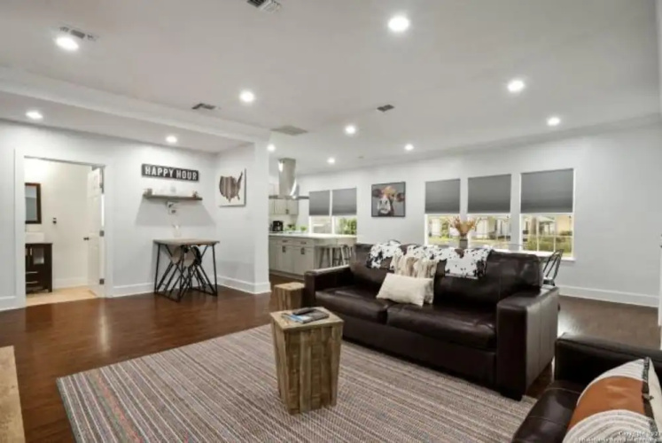 Experience Serenity in a 4BR 3BA Downtown Home