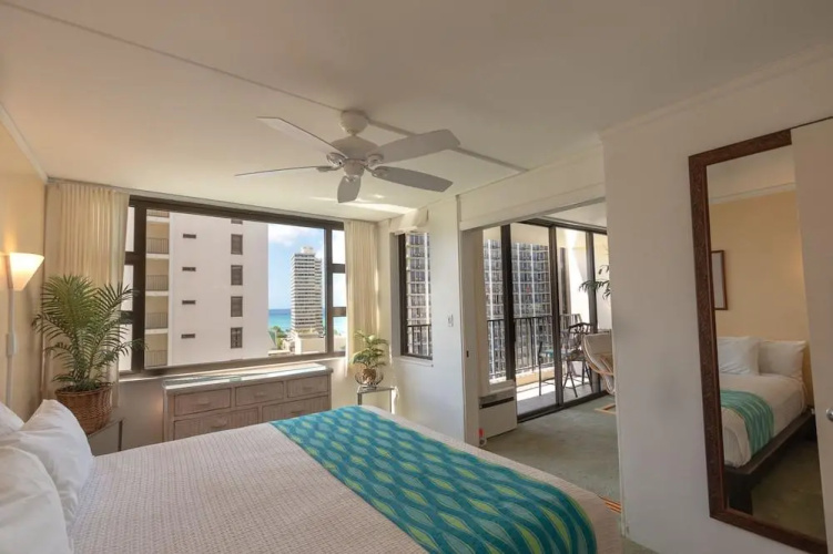 Waikiki Banyan - Partial Ocean View Tower 2 Suite 1204