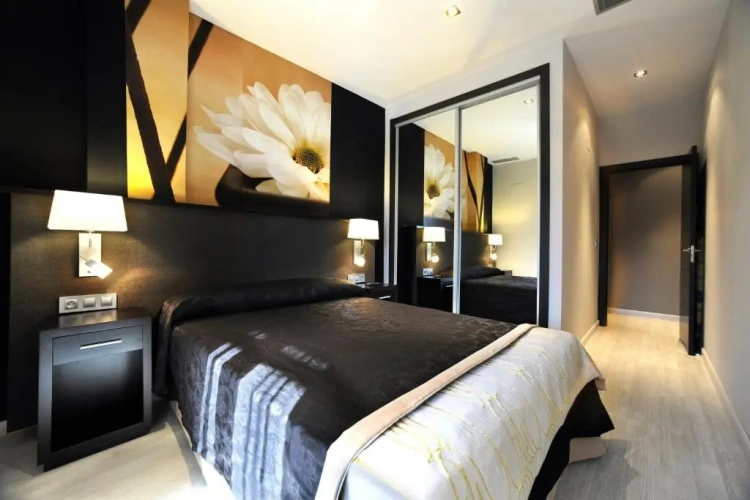 2 Bedrooms Apartment with partial sea view