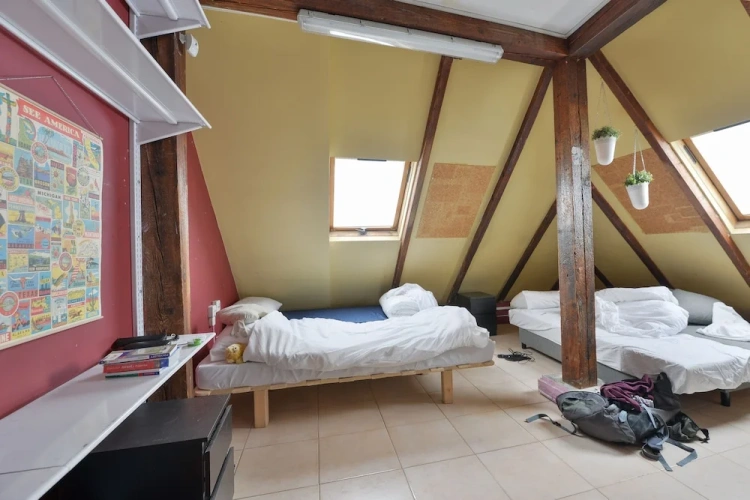 Standard Triple room