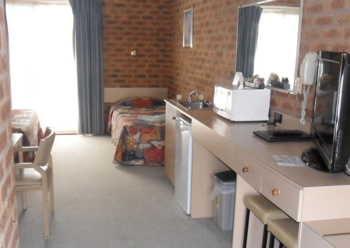 1 Bedroom Standard Double Basement room with garden view