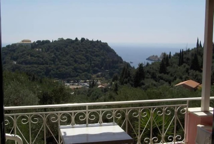 4 Bedrooms Apartment with balcony