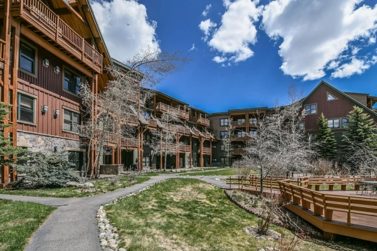 2 Bedrooms Standard room with mountain view
