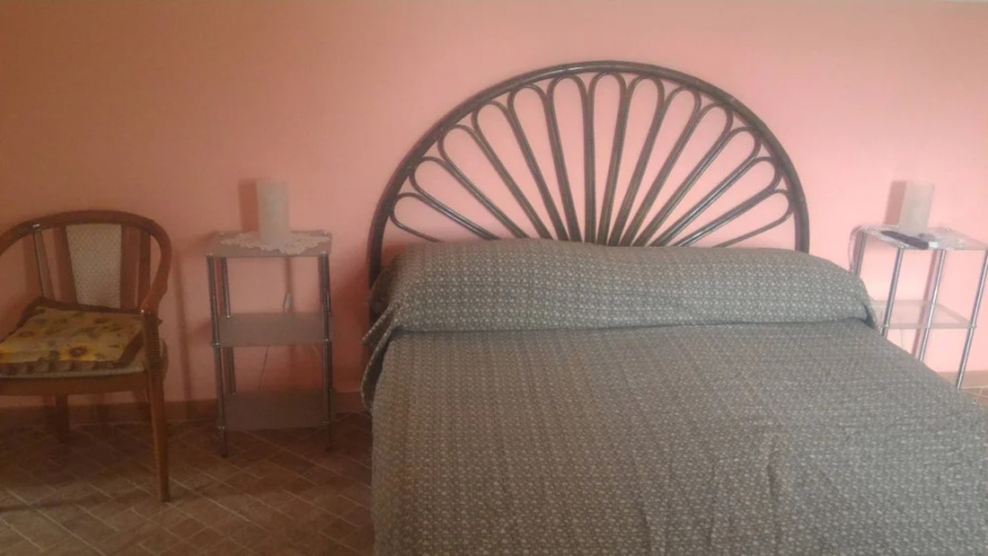 Room-michelangelo House, Mono