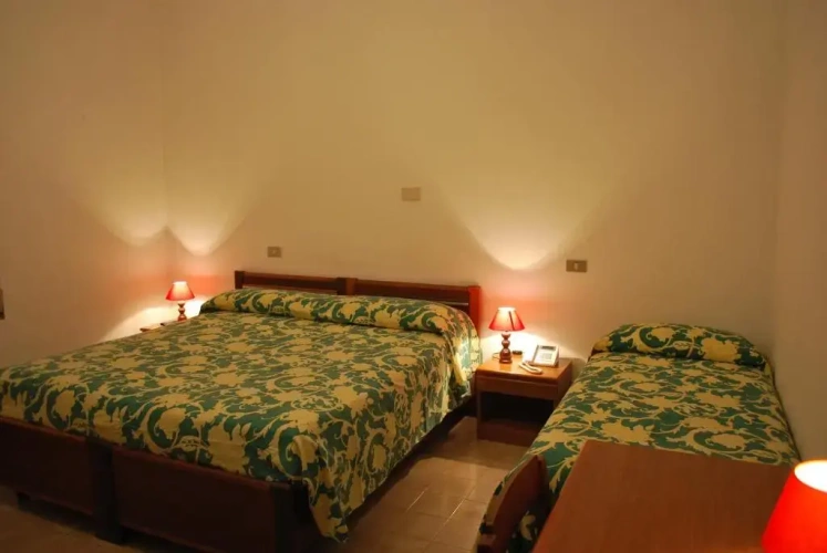 Standard Triple room