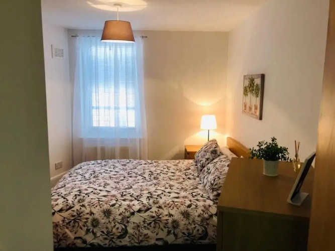 Remarkable 2 Bed Apartment in Edinburgh