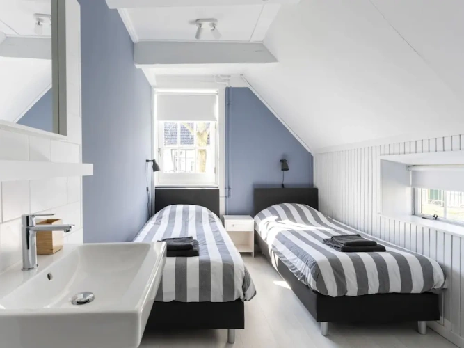 4 Bedrooms Classic Cottage