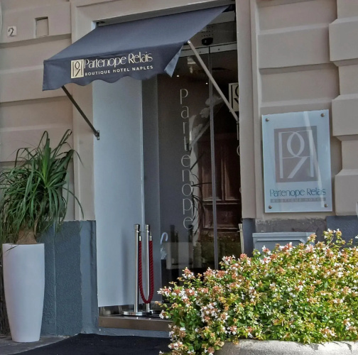 Partenope Relais