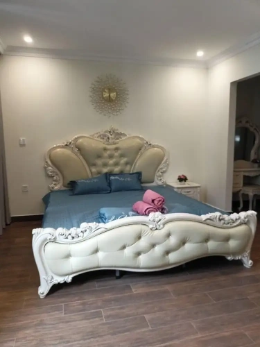 1 Bedroom Business room