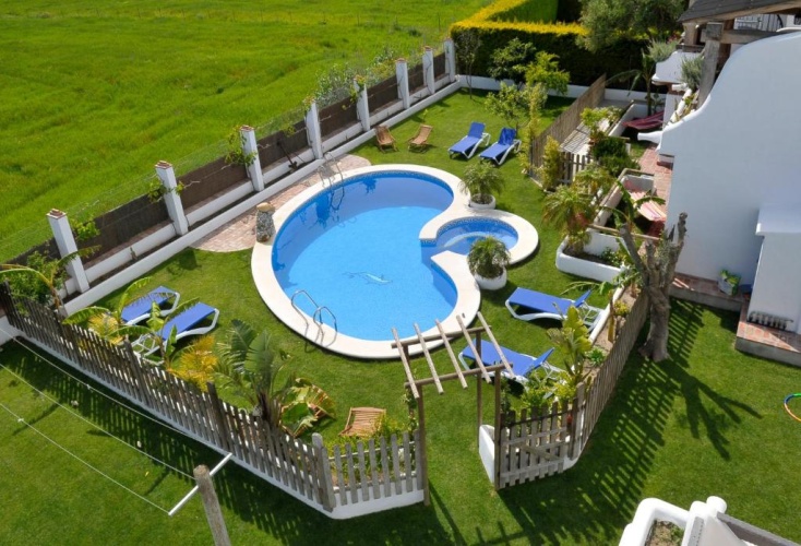 Apartment with pool view