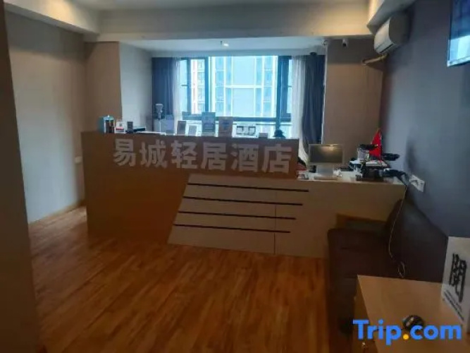 Yicheng Light Residence Hotel