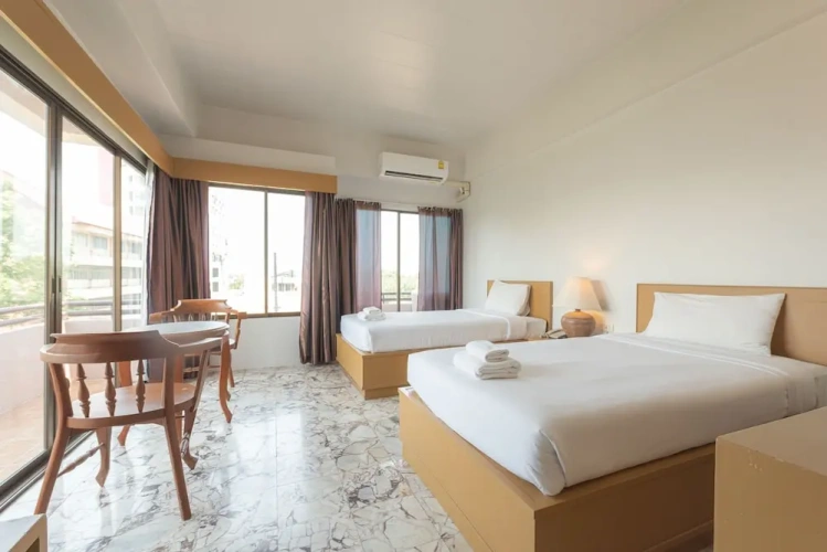 Deluxe Twin room with balcony