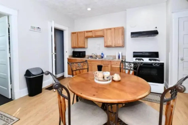 4 Bedrooms Cottage