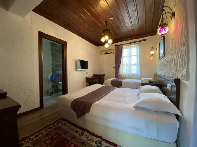 Cicerone Lodge Hotel