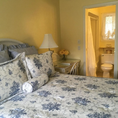 Lakeside Country Inn