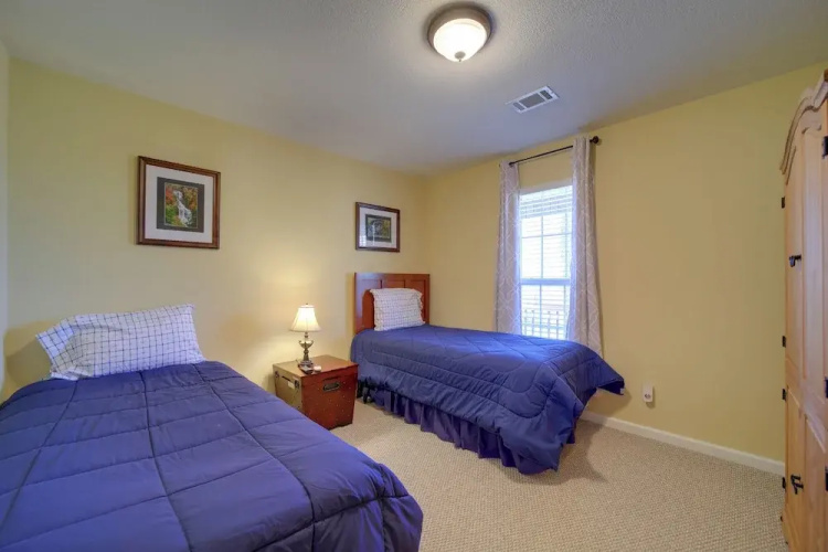 Cozy Sapphire Resort Home w/ Deck & Mountain Views